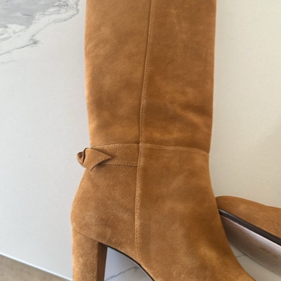 Beautiful Boots . Women’s boots only worn 1 time . Mostly in doors. - Picture 9 of 9